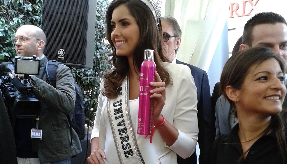 saga_cosmetics's tweet photo. @MissUniverse arrive au magasin #sagacosmetics ! #lancementproduit @CHIHaircare http://t.co/B1CShjVMvN