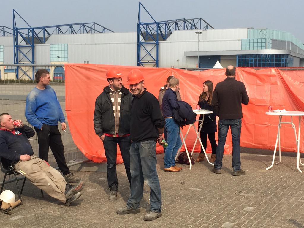 BroekhuijsenM's tweet photo. Het hoogste punt hadden we al bereikt @irishofzwolle maar nu de Chinees van @KotaRadjaZwolle door @Nijhuis_Bouw http://t.co/d6VpwsMuzL