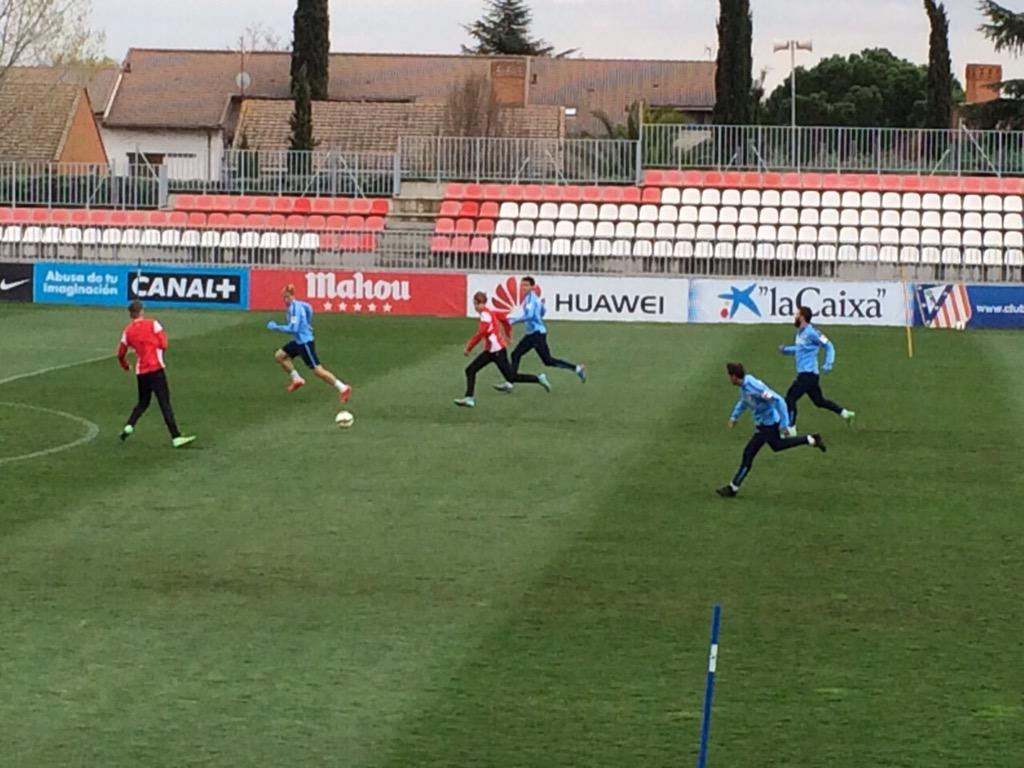 lalojorgensen3's tweet photo. Entrenamiento con el primer equipo👌👌😍😍 http://t.co/5Tz3ps5FFB