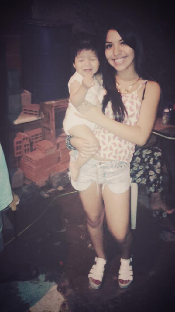 selennecorvalan's tweet photo. Ahí hermosa mía chinita linda de la tía te amo simpaticona http://t.co/o16Aqf84uq