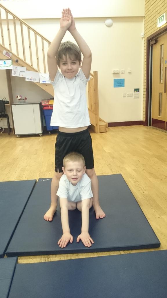 baysgarthsport's tweet photo. Reception and Class 1 at @southferribysch were very excitable for their gymnastics lesson with @MissKidzPE #teamwork http://t.co/3a9yml4aQf