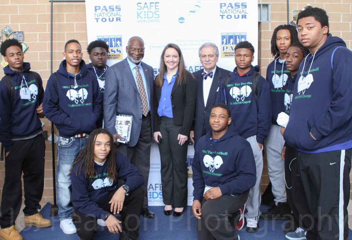 ythsportssafety's tweet photo. Missed #CHIHuddle? Check out these pics from the Chicago Sports Huddle! http://t.co/RQ418srciY http://t.co/MphbVcAulK