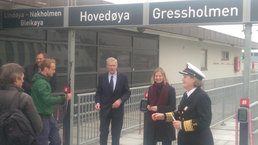 Planogbygning's tweet photo. Gratulerer til @Ruter og @OsloHavn med ny , flott øybåtterminal på #Rådhusplassen http://t.co/8TTwDXzZS0