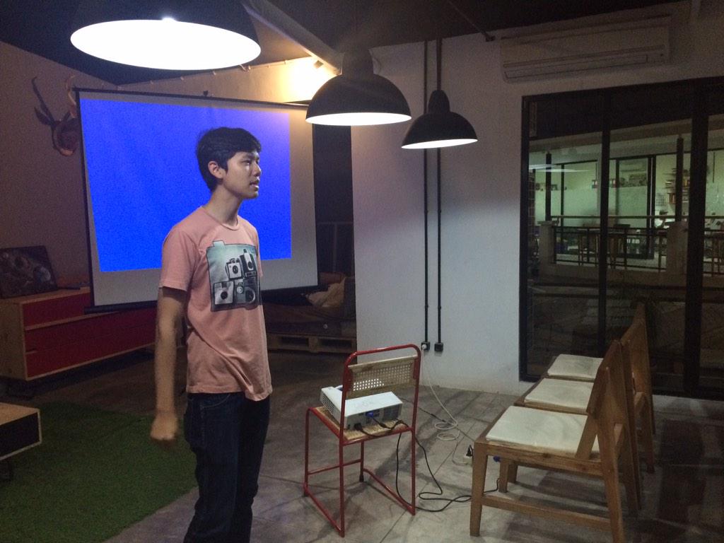 pizzadata's tweet photo. Opening speech dari @praw yang sekaligus membuka meet up #PizzaData kali ini! Udah rame~ :3 http://t.co/schQ9dCilX