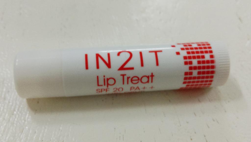 khunpii's tweet photo. IN2IT  Lip Treat 
SPF20 PA++
ลิปมันบำรุงริมฝีปาก
กันแดดด้วยนุ่มชุ่มชื่นมาก
หอมมากด้วย ถ้าจำไม่ผิดมี3สี
#HowtoPerfect http://t.co/GF3RHZ5Jph