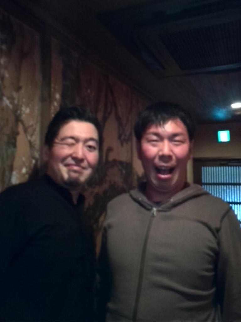 南野やじ 南野鸭子 V Twitter 写真左 高校時代の同級生 川路俊樹氏 俊葉ダイニングの代表 美食美酒 素晴らしいです 長崎へお越しの際は是非 僕も頑張ります ていうか 僕 リバウンド 独演会に向けて再び走り込み開始です Http T Co Wowitxyju5