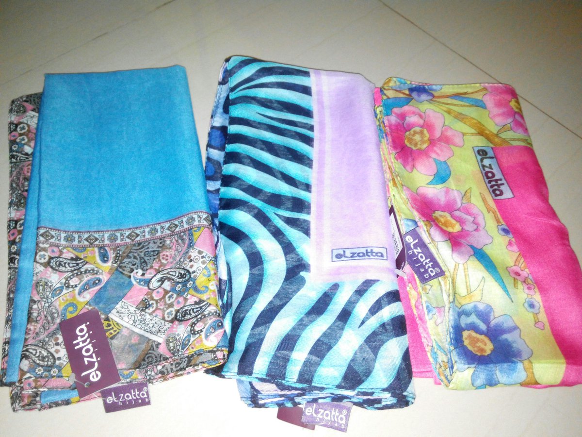 Selalu berburu jilbab kesukaan <a href="/elzattahijab/">elzattahijab</a> Pas dihati Pas dikepala ;)