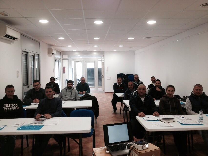 VAM_Formacio's tweet image. Curs de camió ploma a #Puigdelfi. #VAM és #formació!