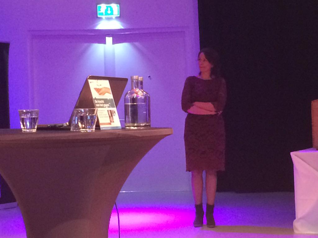 MgtboekEvents's tweet photo. We zijn begonnen! @danielledejonge opent het middagseminar 'de kracht van het geven' #geven #boekevent http://t.co/aqAXWJ4PPo