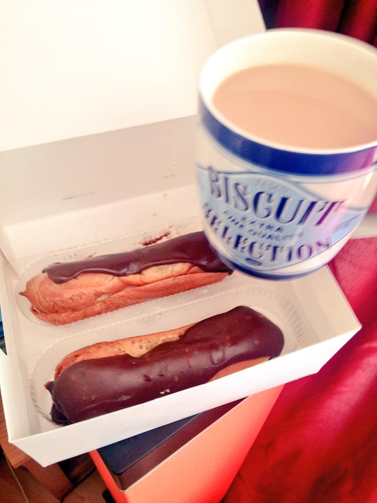 LilLynnieLar's tweet photo. Catch up #Cakes 🍰 an #Cuppa with @AshleaAshmac708 http://t.co/6KUhlVQXZ7