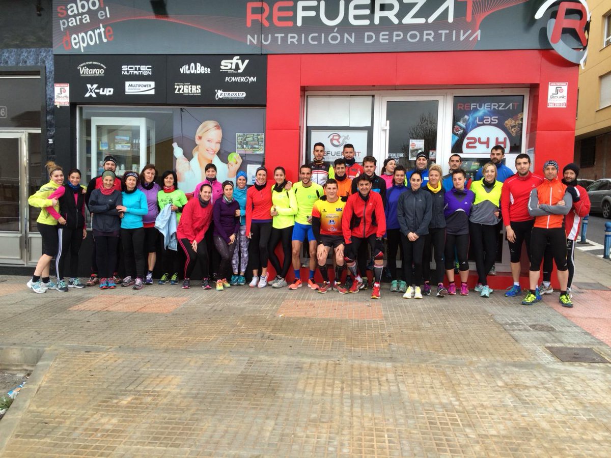fbsaludintegral's tweet photo. Gran salida #running de @RefuerzaT y @fbsaludintegral. Muy buen ambiente y muchos productos de @AmixESP @MarcaVillena http://t.co/zixTEw1Vea