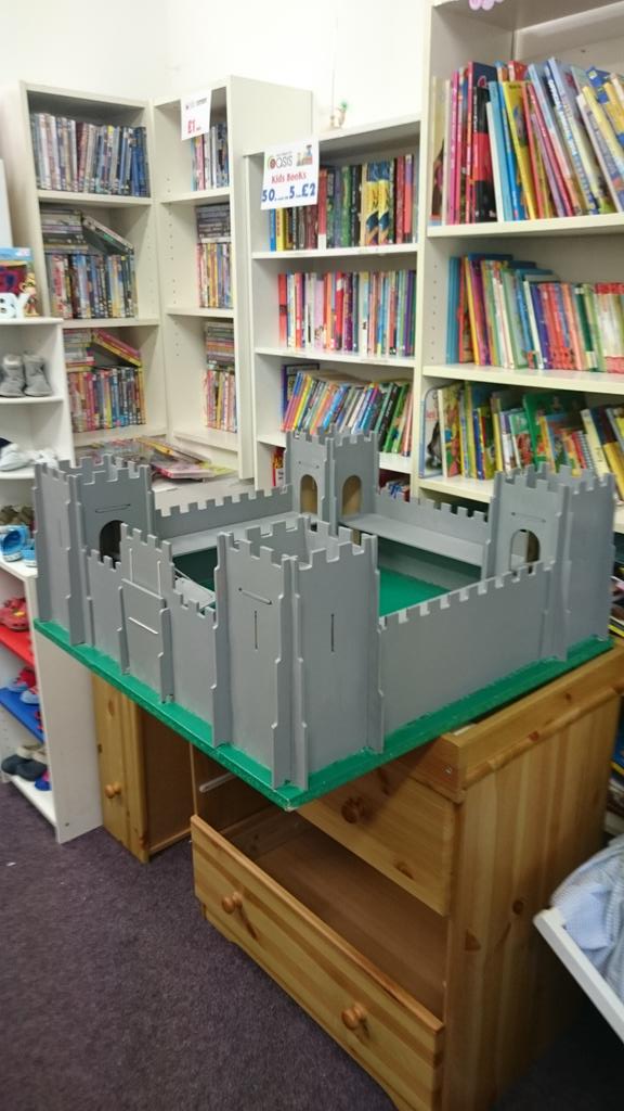 anythinggoesLTD's tweet photo. Very sweet children's wooden fort just dropped off @wandsworthoasis baby shop on Mitcham lane. http://t.co/LeAhlCJu72