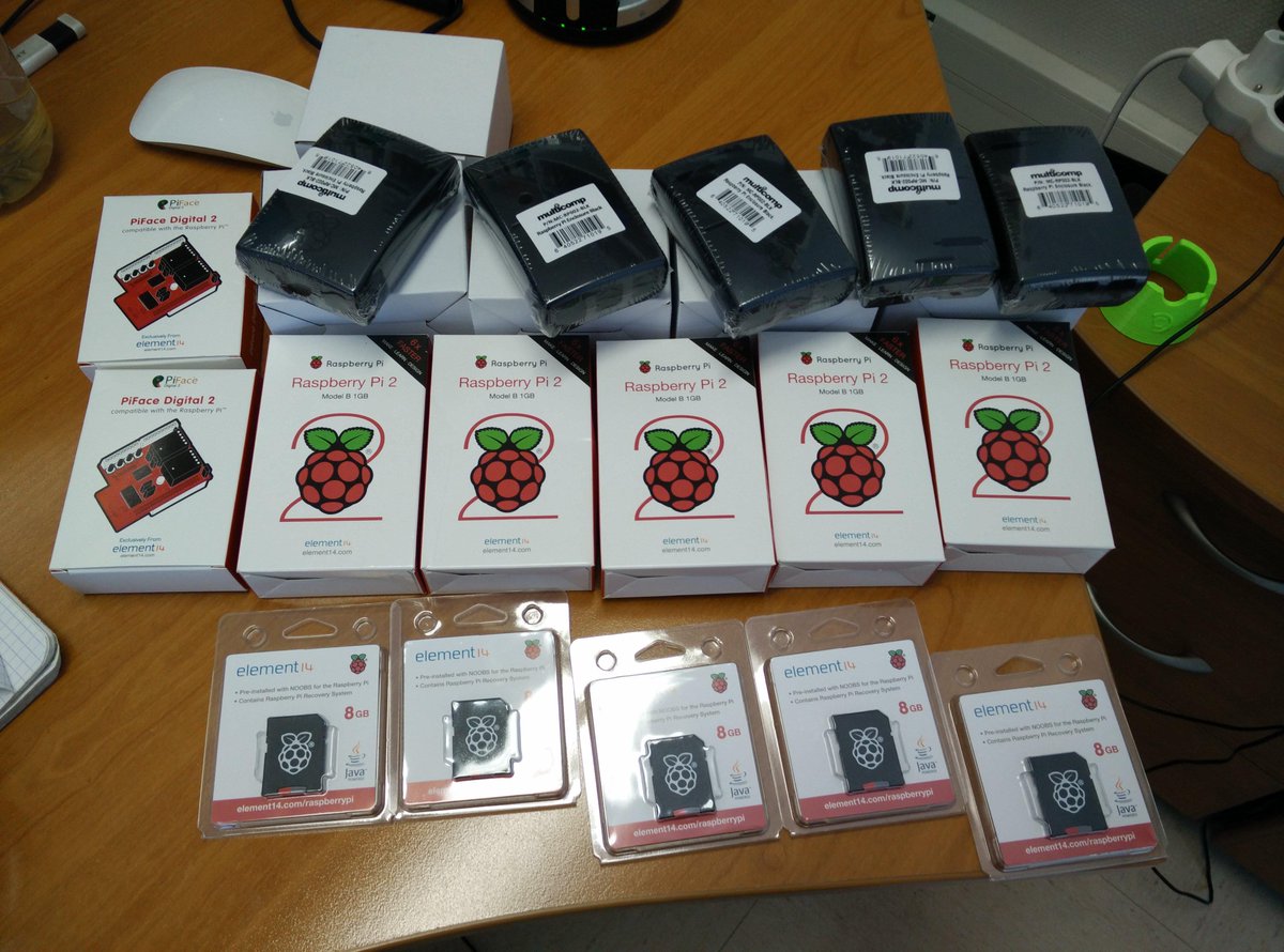 Miqualke's tweet image. Pour un petit projet au boulot  :) #raspberrypi2 #kodi #piface