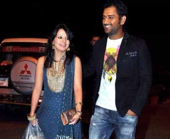 msdsakshi_fc's tweet photo. 💖CELEBRATING 7 WONDERFUL YEARS💖
MS DHONI & SAKSHI RAWAT- TRUE PERSONALITIES, AN AMAZING COUPLE
#Pic30 #TeamMahiSakshi http://t.co/jf31RzKnDu