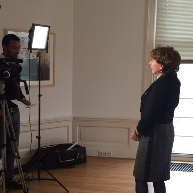 MinutesonCareer's tweet photo. In gesprek met @NeelieKroesEU over #carrière en de @StartupDelta. 8 april te zien + beelden van @UpRiseFestival A'dam http://t.co/GFXeyBJw0h
