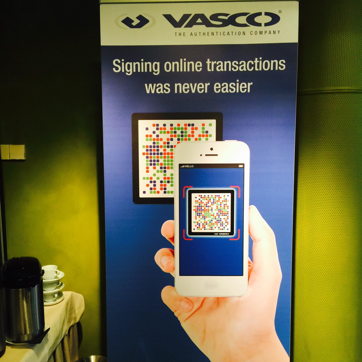 LivingTomorrow's tweet photo. Signing online transactions never was easier! #vasco #eID #TDIS15 #crontosign http://t.co/Bp33wfIyJT