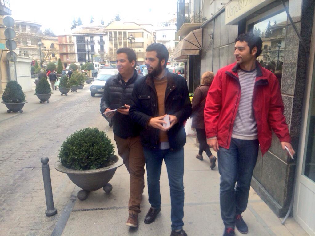 JSAJaenCep's tweet photo. Hoy en #Cazorla y #Quesada para convencer a lxs vecinxs de que el 22M aquí tiene que ganar @_susanadiaz #YoConSusana http://t.co/o6uhW4yU9Z