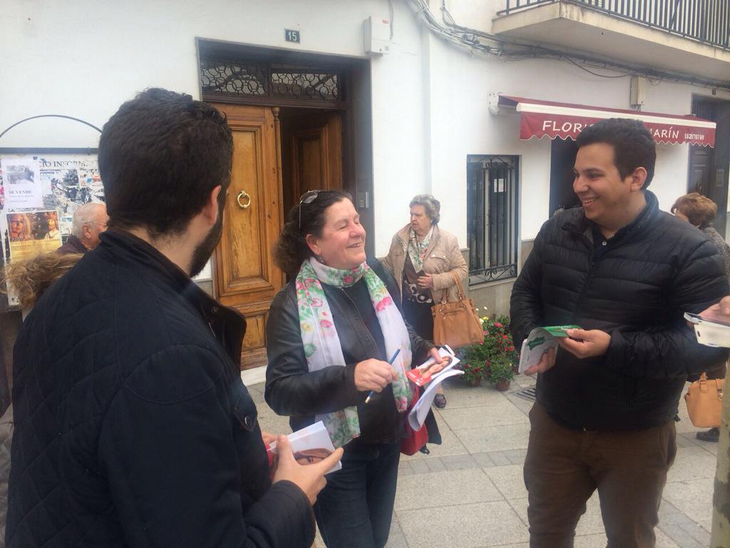 JSAJaenCep's tweet photo. Hoy en #Cazorla y #Quesada para convencer a lxs vecinxs de que el 22M aquí tiene que ganar @_susanadiaz #YoConSusana http://t.co/o6uhW4yU9Z