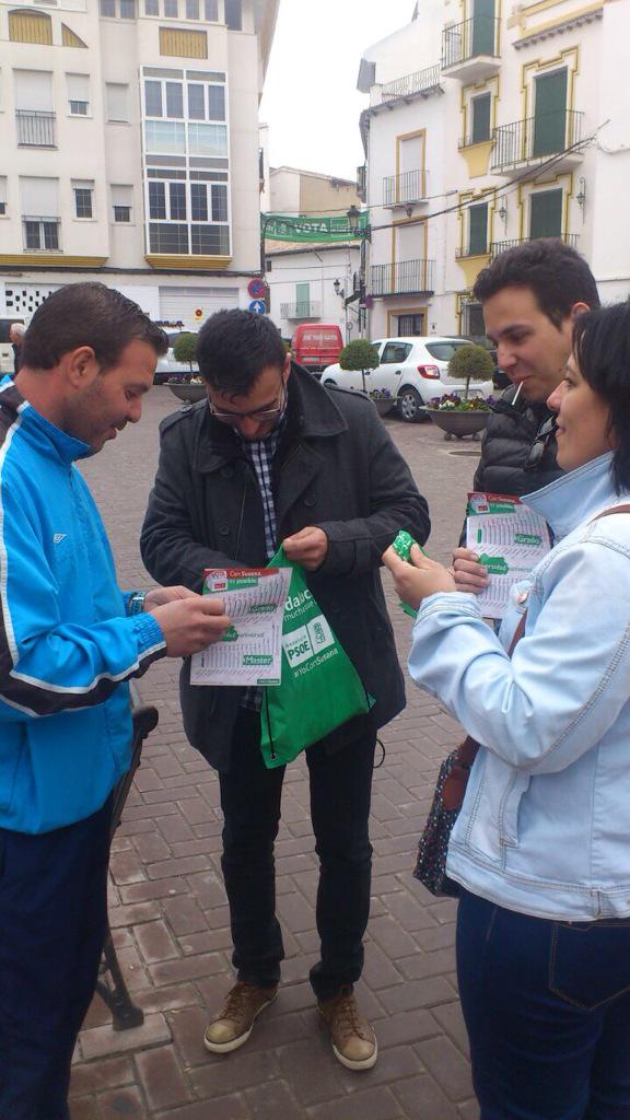 JSAJaenCep's tweet photo. Hoy en #Cazorla y #Quesada para convencer a lxs vecinxs de que el 22M aquí tiene que ganar @_susanadiaz #YoConSusana http://t.co/o6uhW4yU9Z