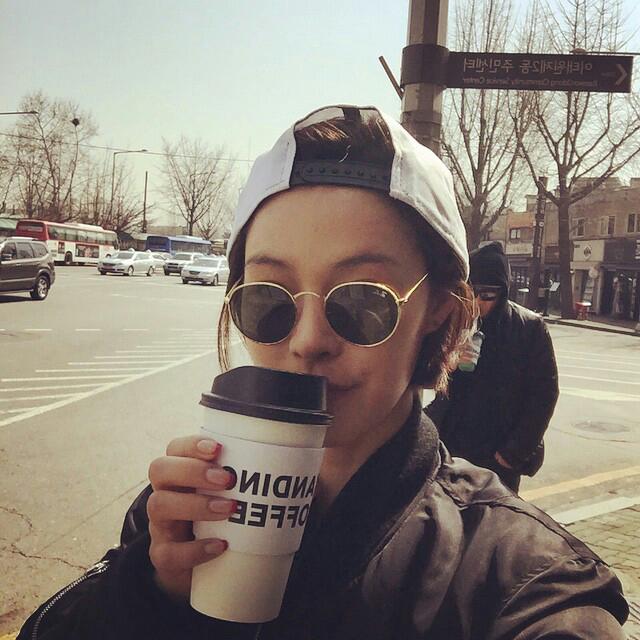 AfterSchoolTH's tweet photo. [Trans] KAHI's IG: อากาศดีจัง!!!!!!!! หลังจากเสร็จมื้อกลางวัน ก็ #standingcoffee ที่ไม่ไ… http://t.co/hDSPaDLZ73 http://t.co/MnD49uXWKa
