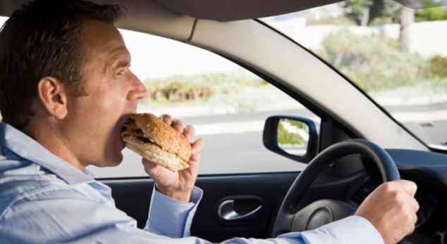 CorkillsVW's tweet photo. Do you eat and drive? Research shows this doubles your risk of a collision. #drivesafe http://t.co/tlKE1PKAcK http://t.co/xRjtGJQR2Q