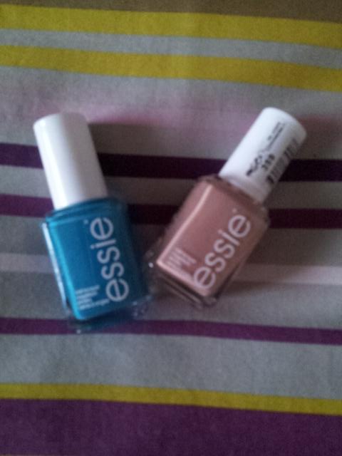 Anuskabelin's tweet photo. Mis nuevos colores de @essie_esp #gardenvariety #pickedperfect 💅 💋 comprados en @pprimor... http://t.co/8w3MGuYb4W