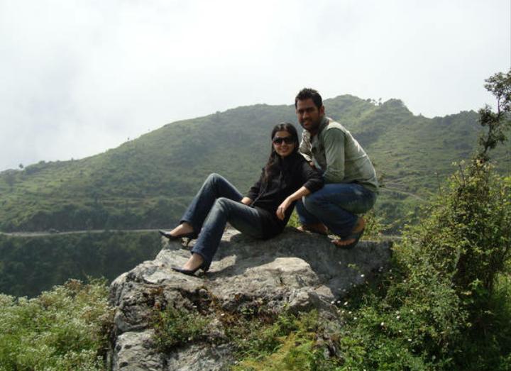 msdsakshi_fc's tweet photo. 💖CELEBRATING 7 WONDERFUL YEARS💖
MS DHONI & SAKSHI RAWAT- TRUE PERSONALITIES, AN AMAZING COUPLE
#Pic36 #TeamMahiSakshi http://t.co/McKLpn8h3U