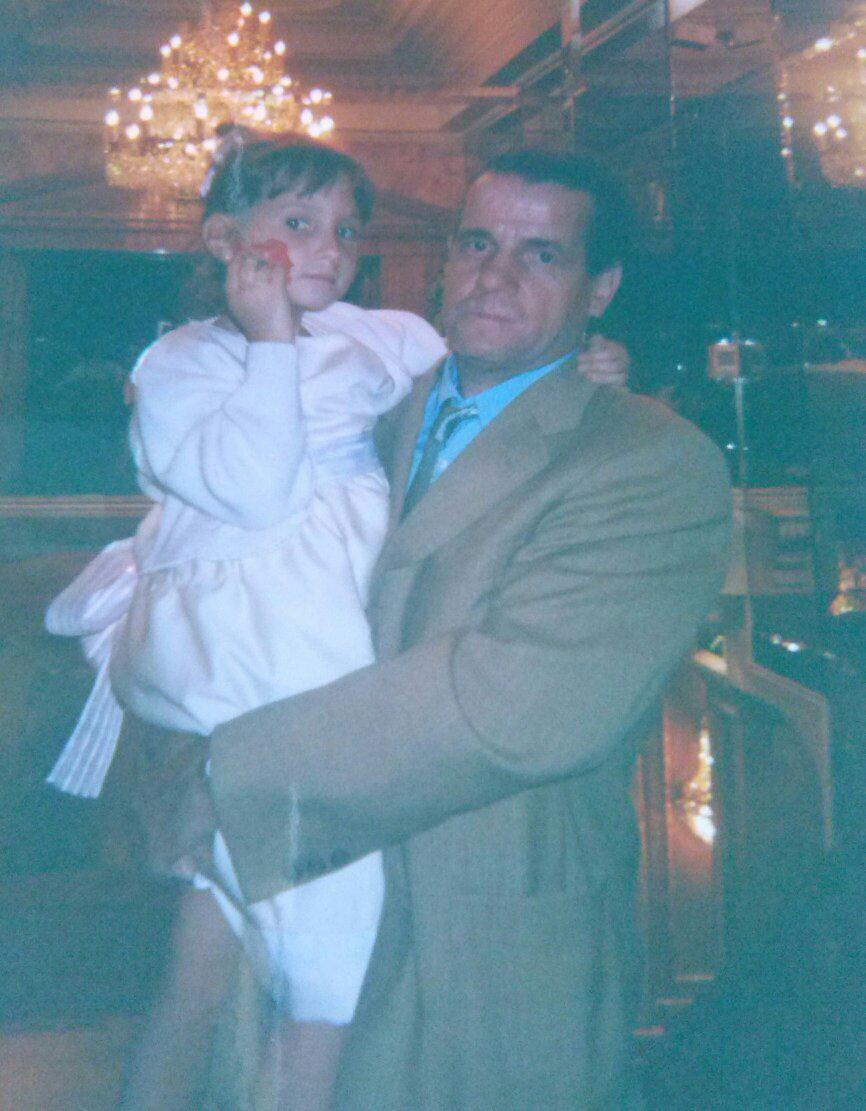 SrtaLiebe's tweet photo. Tú siempre serás el rey de todos mis cuentos. Papá, te quiero http://t.co/vAQyTNcW33