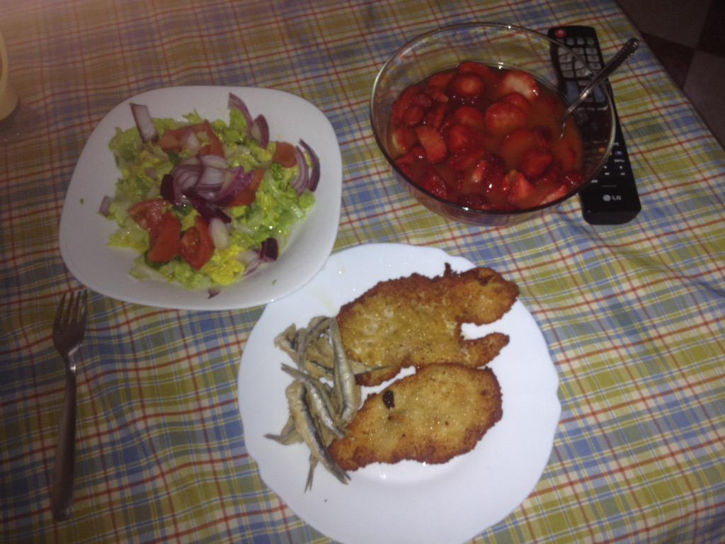 IsmaeLPariente_'s tweet photo. Comamos pues... 💪💪 🍓 http://t.co/khETYnlo4R