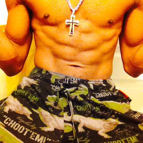 flexfamous tweet picture