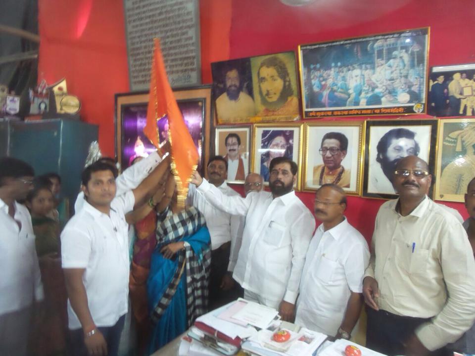 mieknathshinde's tweet photo. टेंभीनाका येथे घणसोलीमधील एन.सी.पी नेते रामचंद्र पाटील यांचा शिवसेनेत प्रवेश. 
#Shivsena #Thane http://t.co/75scXIdzA1
