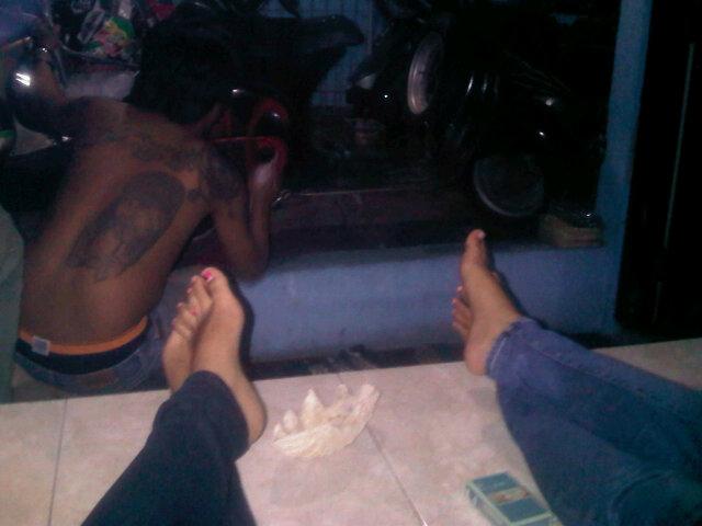 kita teduhan disini nih ya...sama vespa2 unyuw menikmati angin pujaan hujan (with <a href="/nisamandalina/">Nisa M.Nasution</a> At Embo'sHome)