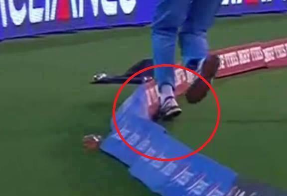 sohagnsw's tweet photo. watched Ian Gould umpiring at MCG. Then watched technology does the human error😀too..
#BANvsIND #ICCWC15 http://t.co/bA3MeNZ7e8
