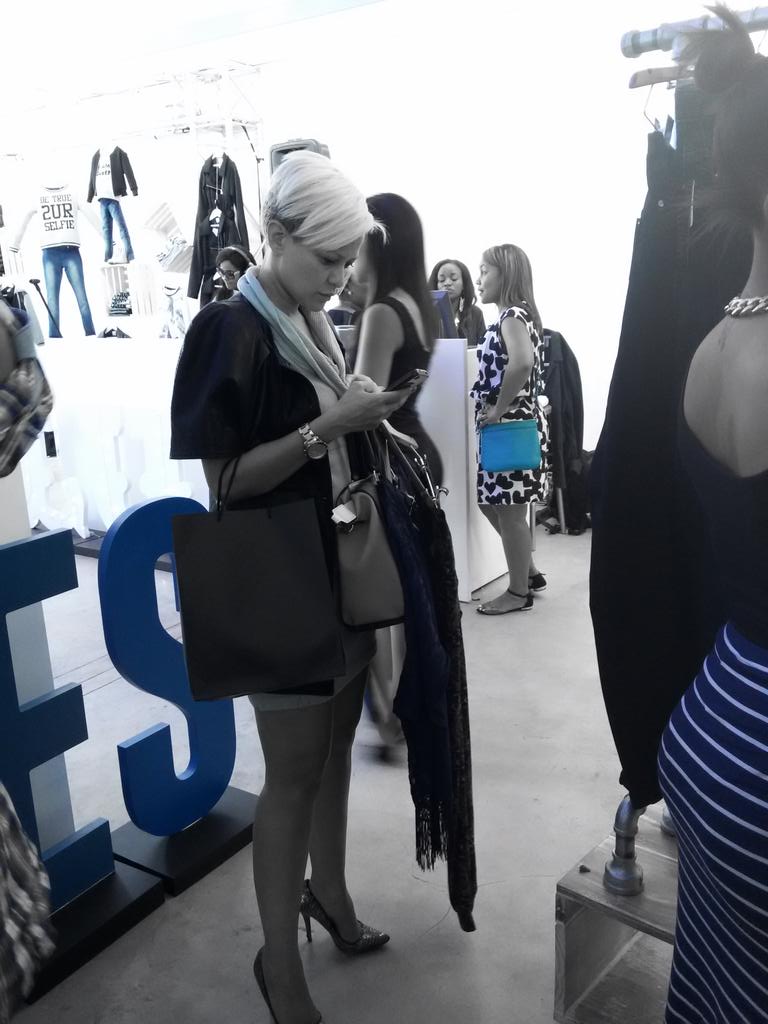 MrSnipe_Czech's tweet photo. Ms.farah, shopping like there is no limit enough said. #JetWinter15, #Jet_Fashion. http://t.co/YVy52xB449