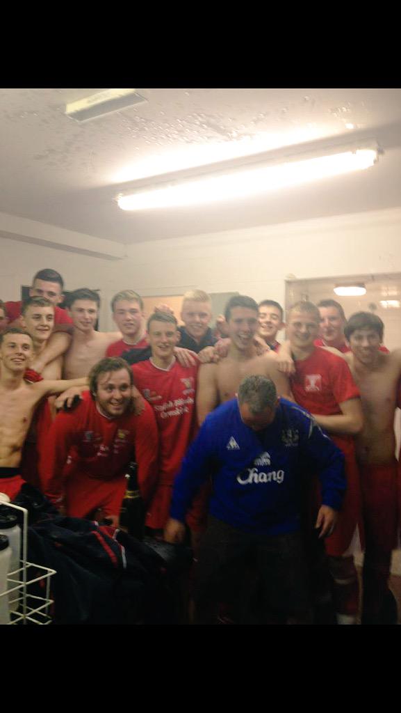 danh_fz's tweet photo. Miss these days! @BenNeilson1 @SeanEck @Danny11King @jackbrierley3 @Freemarni @KaneEntwistle @KR15MAR http://t.co/vuOB09WGHb