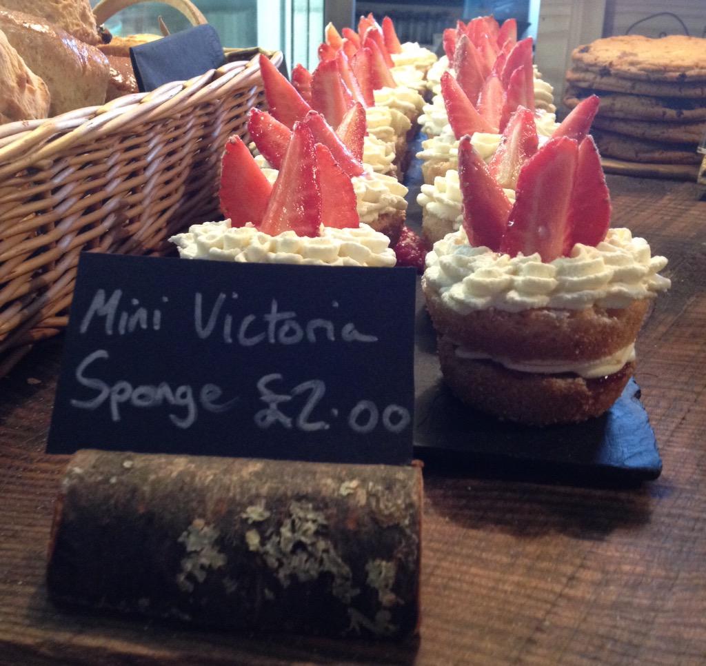 rhiannonbatten's tweet photo. Cute but majestic-looking mini victoria sponges @kitchenatshed near #Bath http://t.co/NlHN2ezQkQ
