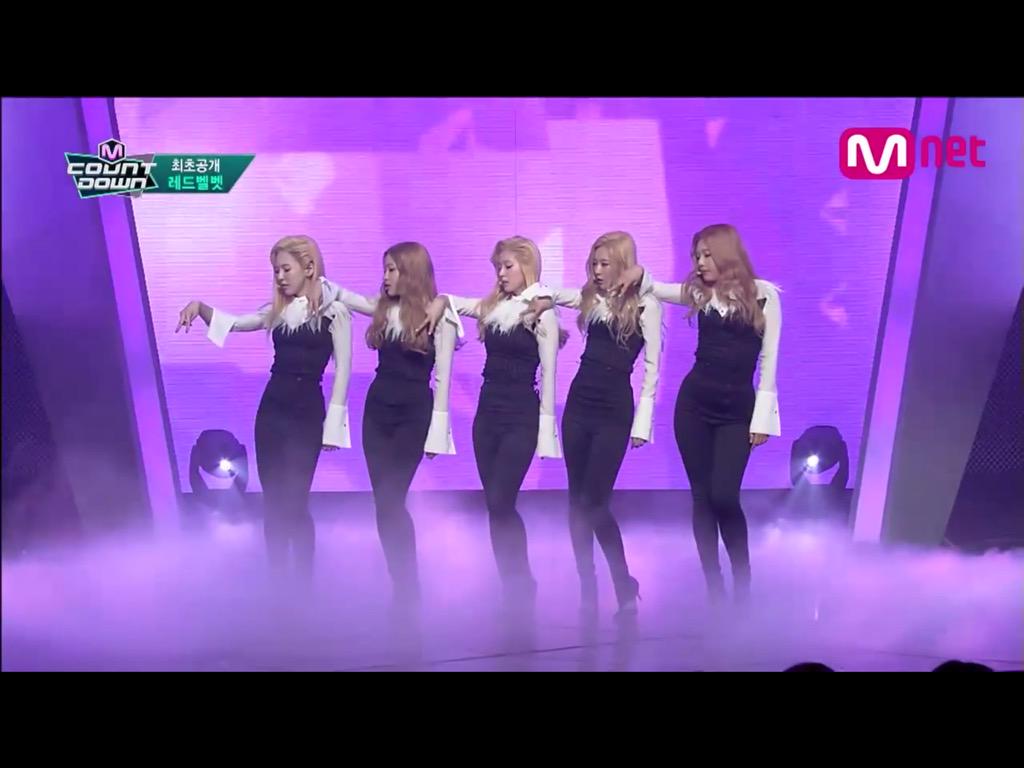 jjkabtsx's tweet photo. "RedVelvetOffice: [Screen Capture] #레드벨벳 Automatic stage at M Countdown 

-LA- http://t.co/eGWhBaJxrx"