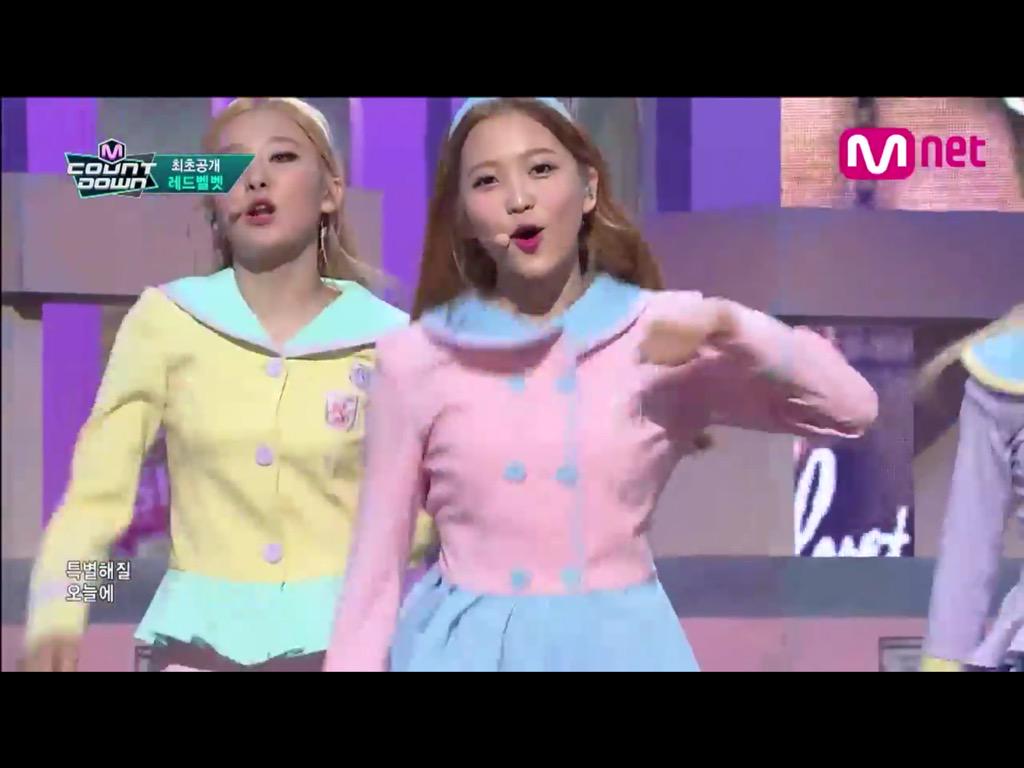 jjkabtsx's tweet photo. "RedVelvetOffice: [Screen Capture] #레드벨벳 Ice Cream Cake stage at M Countdown 

-LA- http://t.co/DfkIaAo1Id"