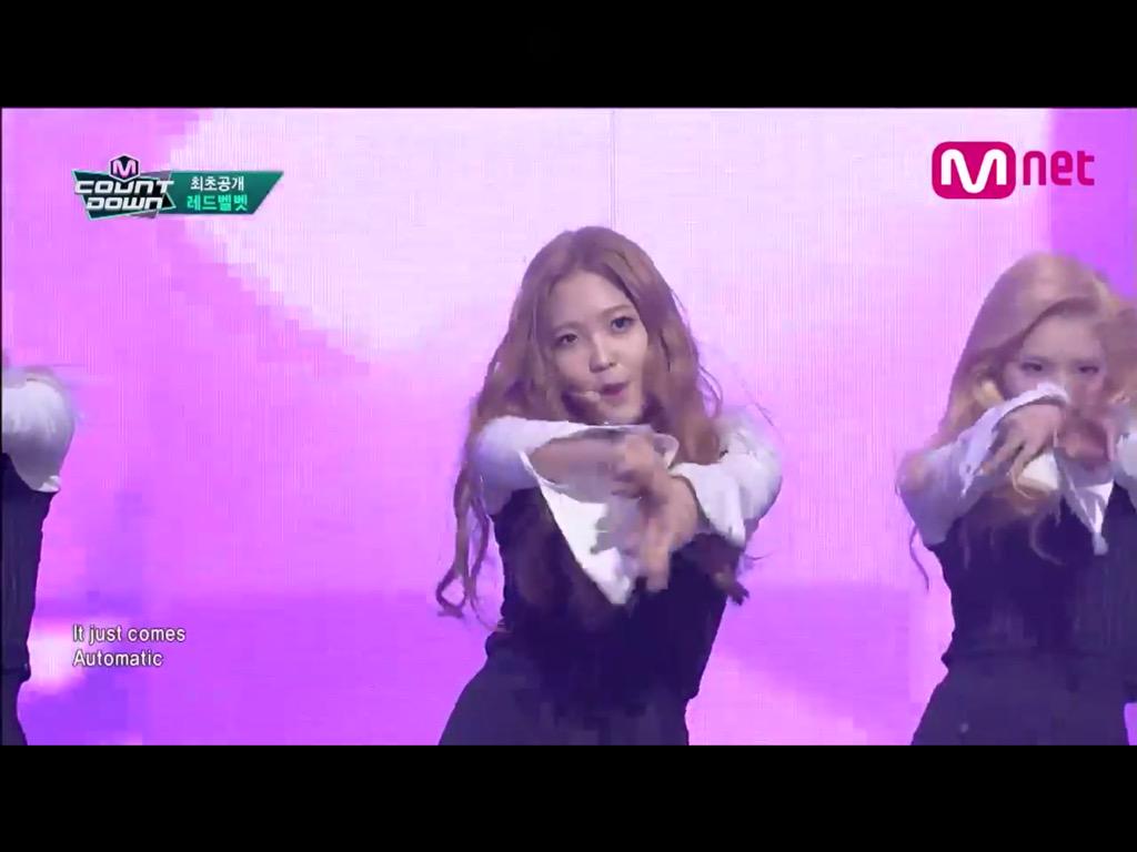 jjkabtsx's tweet photo. "RedVelvetOffice: [Screen Capture] #레드벨벳 Automatic stage at M Countdown 

-LA- http://t.co/eGWhBaJxrx"