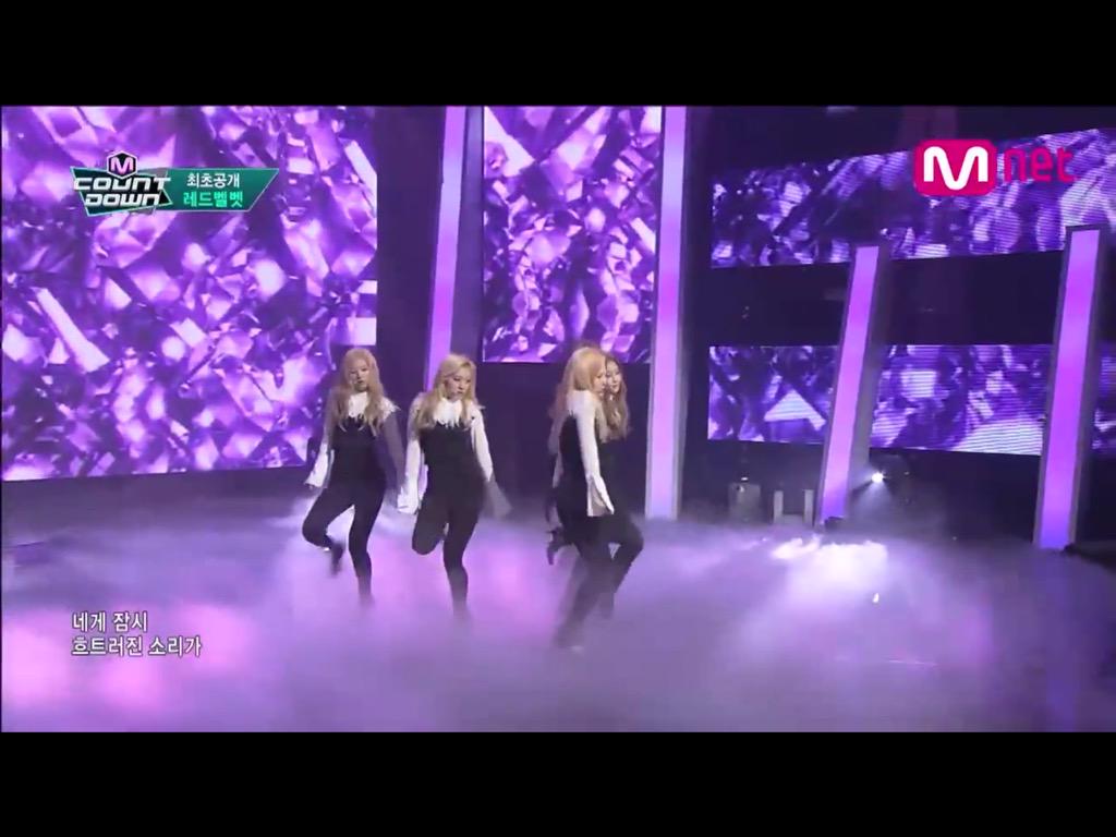 jjkabtsx's tweet photo. "RedVelvetOffice: [Screen Capture] #레드벨벳 Automatic stage at M Countdown 

-LA- http://t.co/DXZEeyVJNZ"