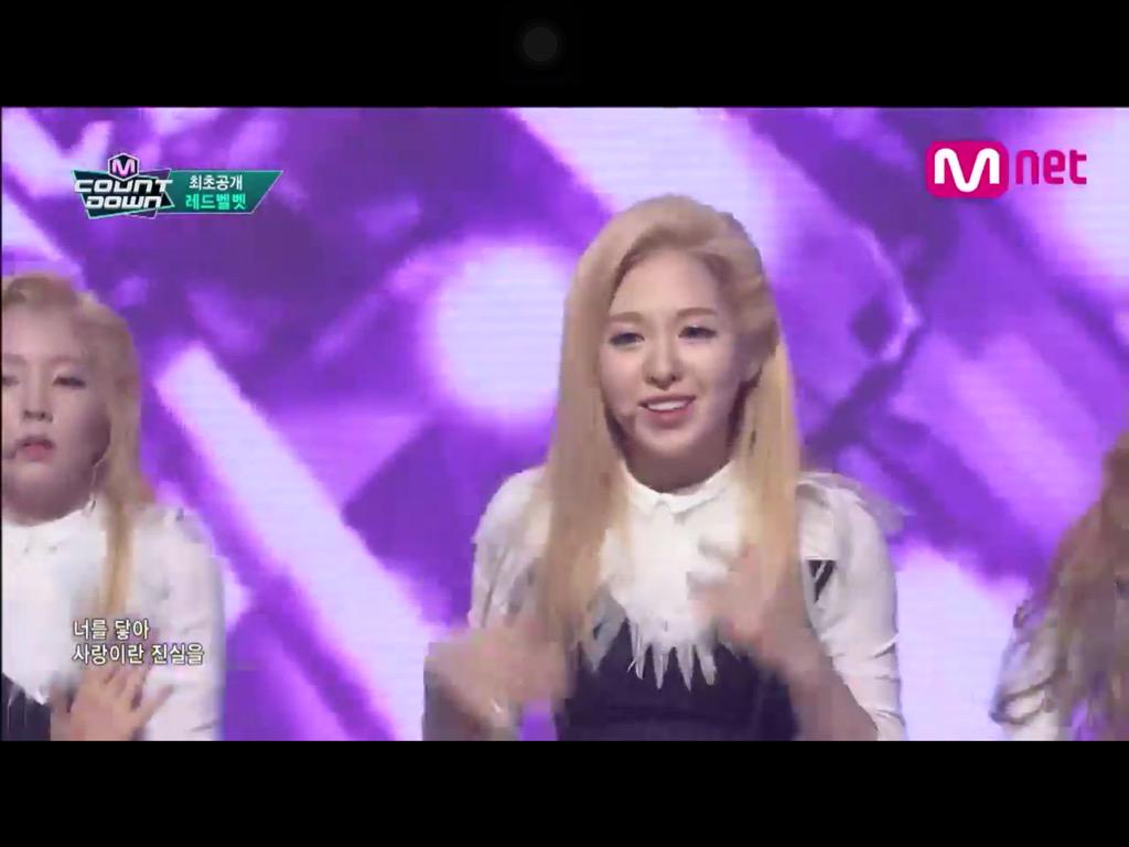 jjkabtsx's tweet photo. "RedVelvetOffice: [Screen Capture] #레드벨벳 Automatic stage at M Countdown 

-LA- http://t.co/DXZEeyVJNZ"