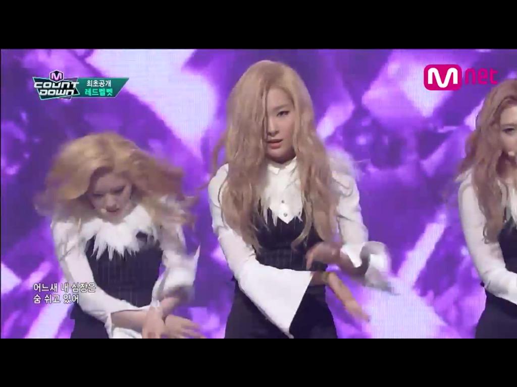 jjkabtsx's tweet photo. "RedVelvetOffice: [Screen Capture] #레드벨벳 Automatic stage at M Countdown 

-LA- http://t.co/TFGMZ9y3EO"