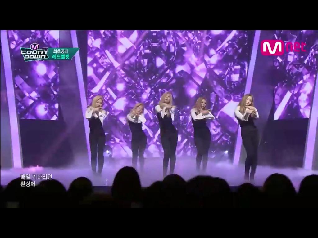 jjkabtsx's tweet photo. "RedVelvetOffice: [Screen Capture] #레드벨벳 Automatic stage at M Countdown 

-LA- http://t.co/TFGMZ9y3EO"