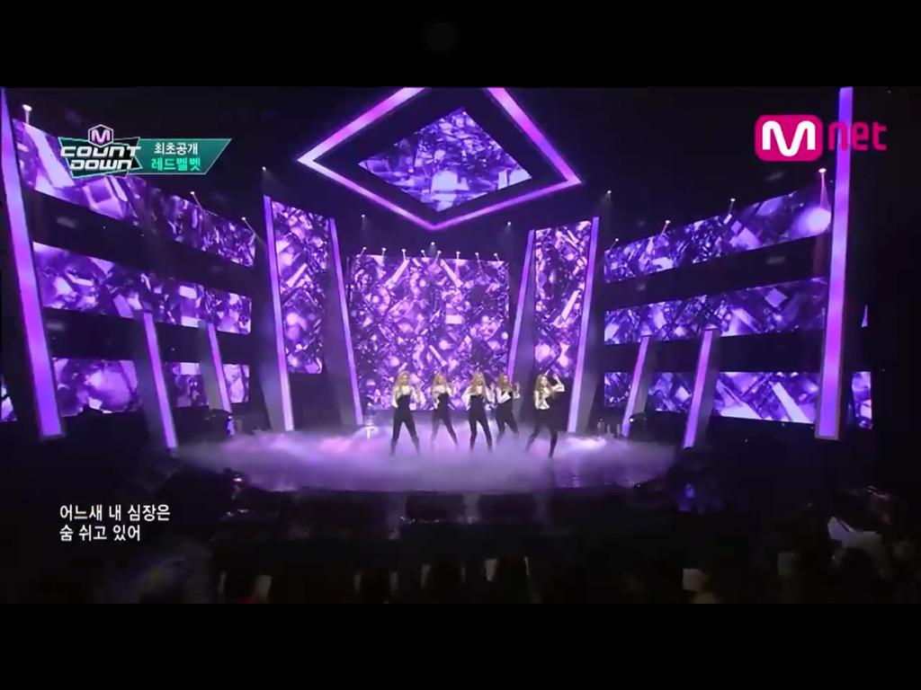 jjkabtsx's tweet photo. "RedVelvetOffice: [Screen Capture] #레드벨벳 Automatic stage at M Countdown 

-LA- http://t.co/TFGMZ9y3EO"