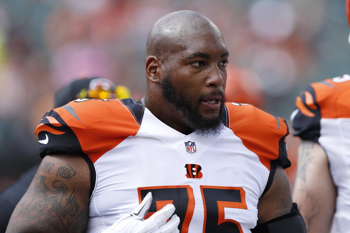 SportsCenter's tweet photo. THIS JUST IN: DT Devon Still re-signs with Bengals. http://t.co/P3qPtVi1GU