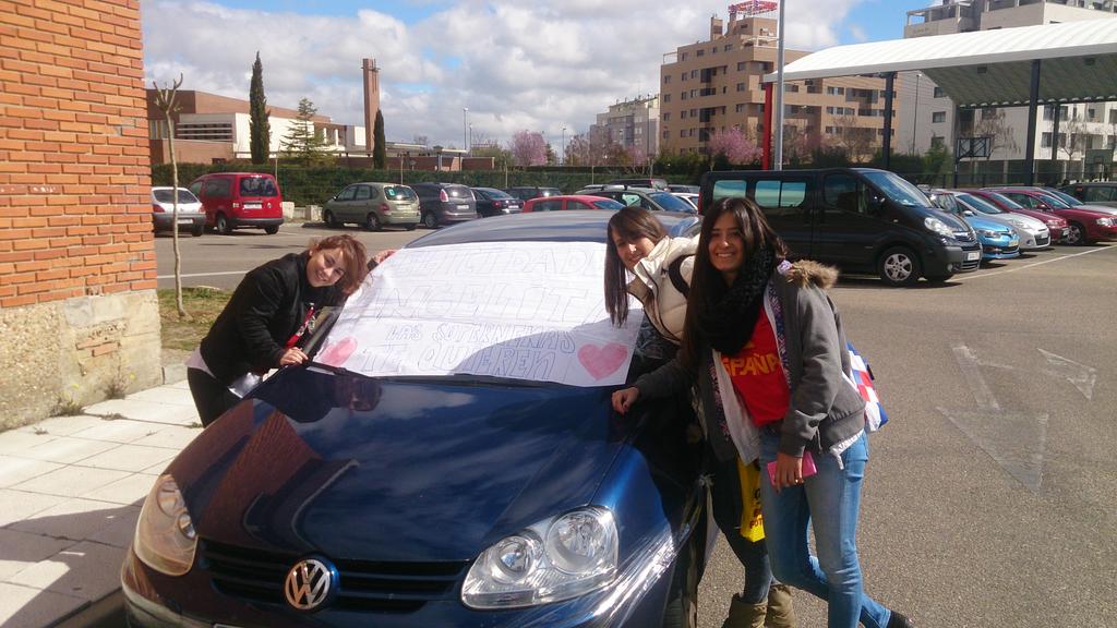 Mbratillos2's tweet photo. Muchísimas felicidades cactus!! Por muchos cumpleaños más juntas :) @anndome7 @Lorelaila17 http://t.co/SywHmiNs0m