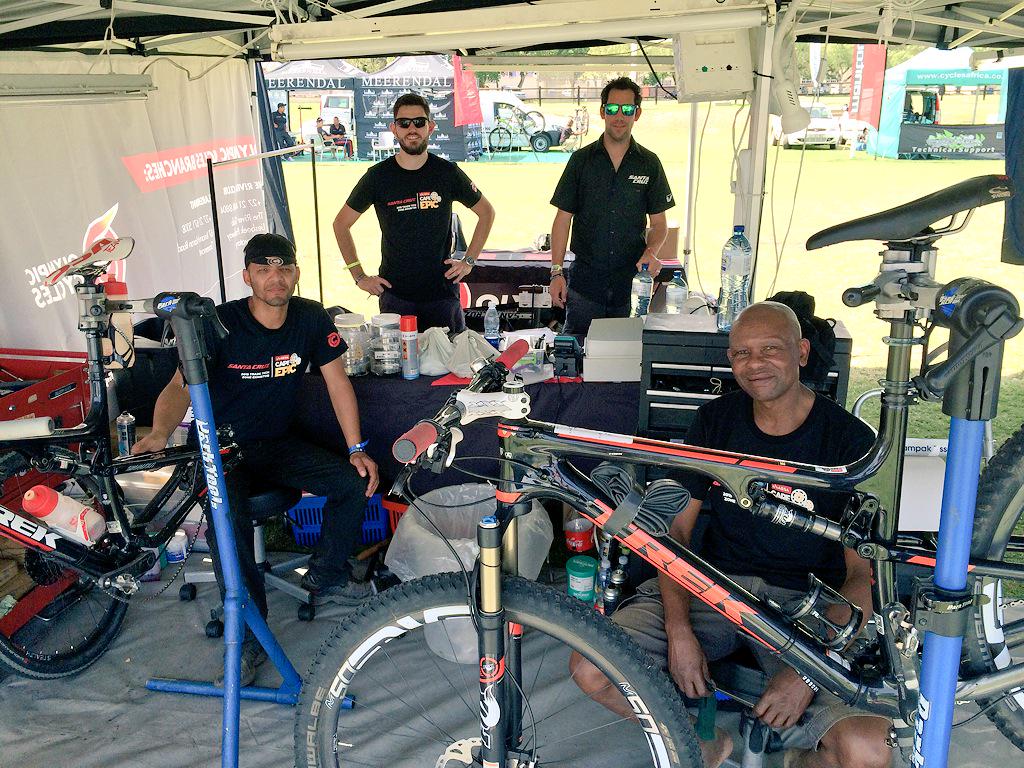 niclamond's tweet photo. The crack pit crew from @olympiccyclesrc keeping our @TrekBikesSA #Superflys rolling fast n smooth at @AbsaCapeEpic http://t.co/BoIsmkQl8B