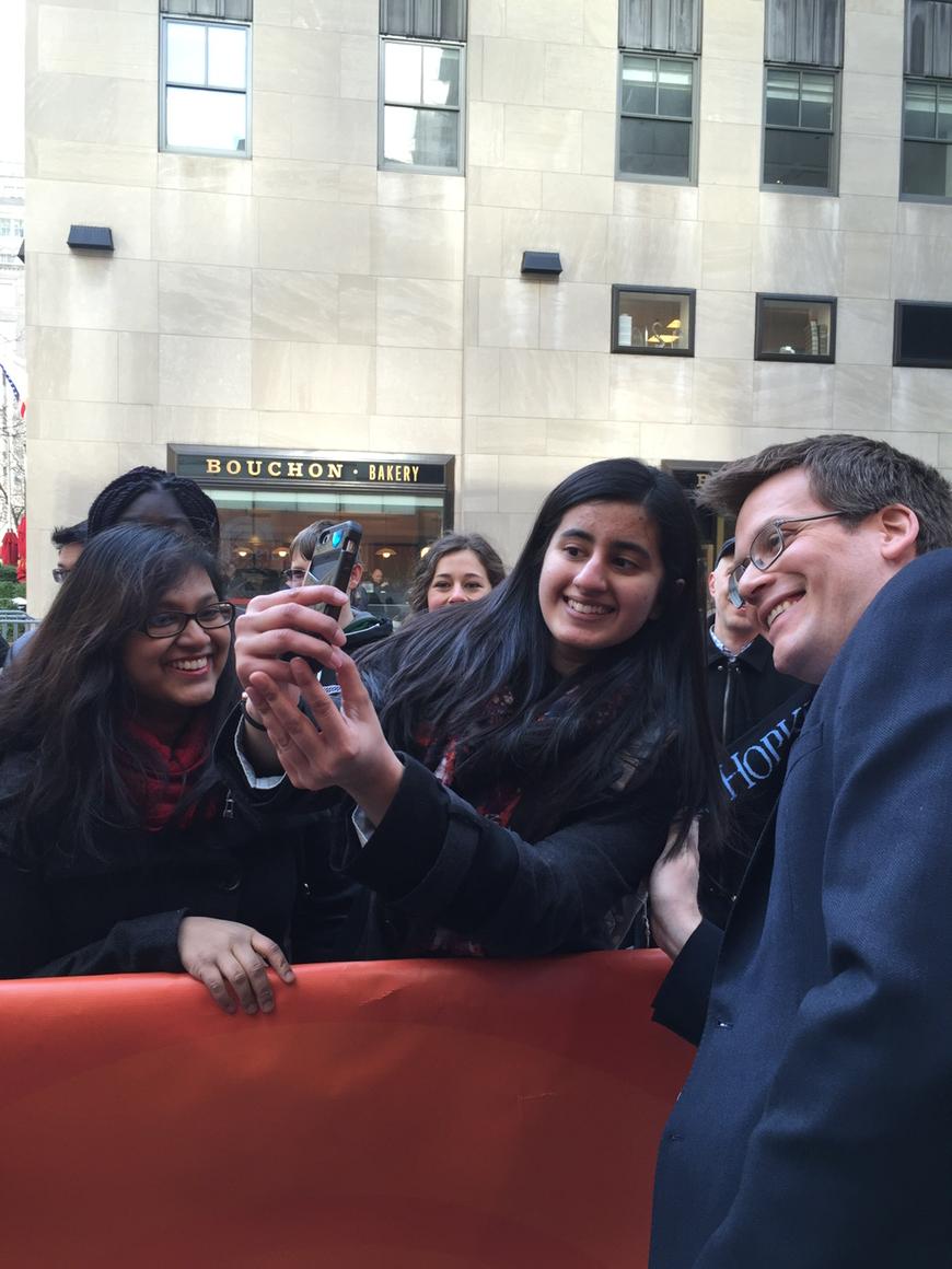 vivinyc's tweet photo. @John green  came outside @TODAYshow to greet fans #selfiesarethenewautographs http://t.co/PFpZv36mbO