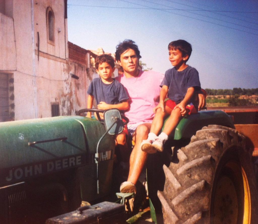 MarcBartra's tweet photo. Feliz día del padre a todos!! En especial al mio... Orgullós de tu, no et canvio per res. Felicitats papa! T'estimem. http://t.co/oDvb11bH6f
