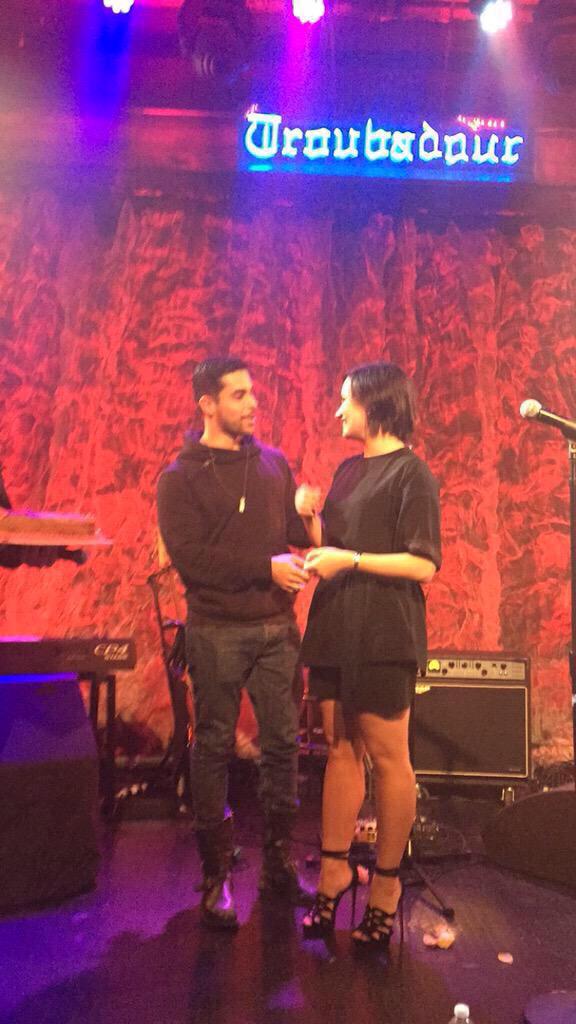 DemiFantasia's tweet image. Demi y Wilmer en el evento del Lovato Scholarship (1-4) #DemiLovato ''Really Don't Care'' #HitTheRoad @radiodisney